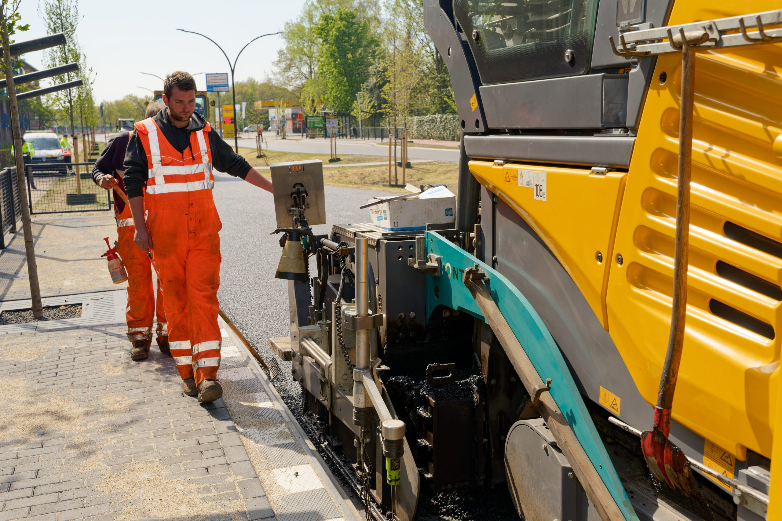 Balkman/afwerker aan het werk in almelo